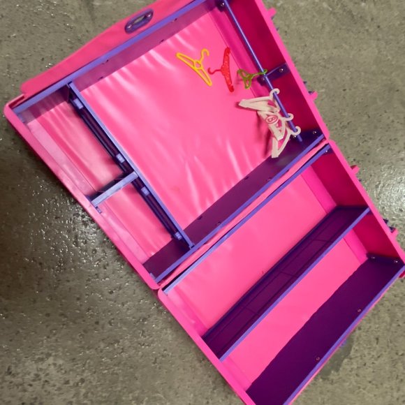 SOLD - 1991 Vintage Barbie Doll Trunk, Deluxe Trunk for Barbie Dolls - Picture 3 of 11